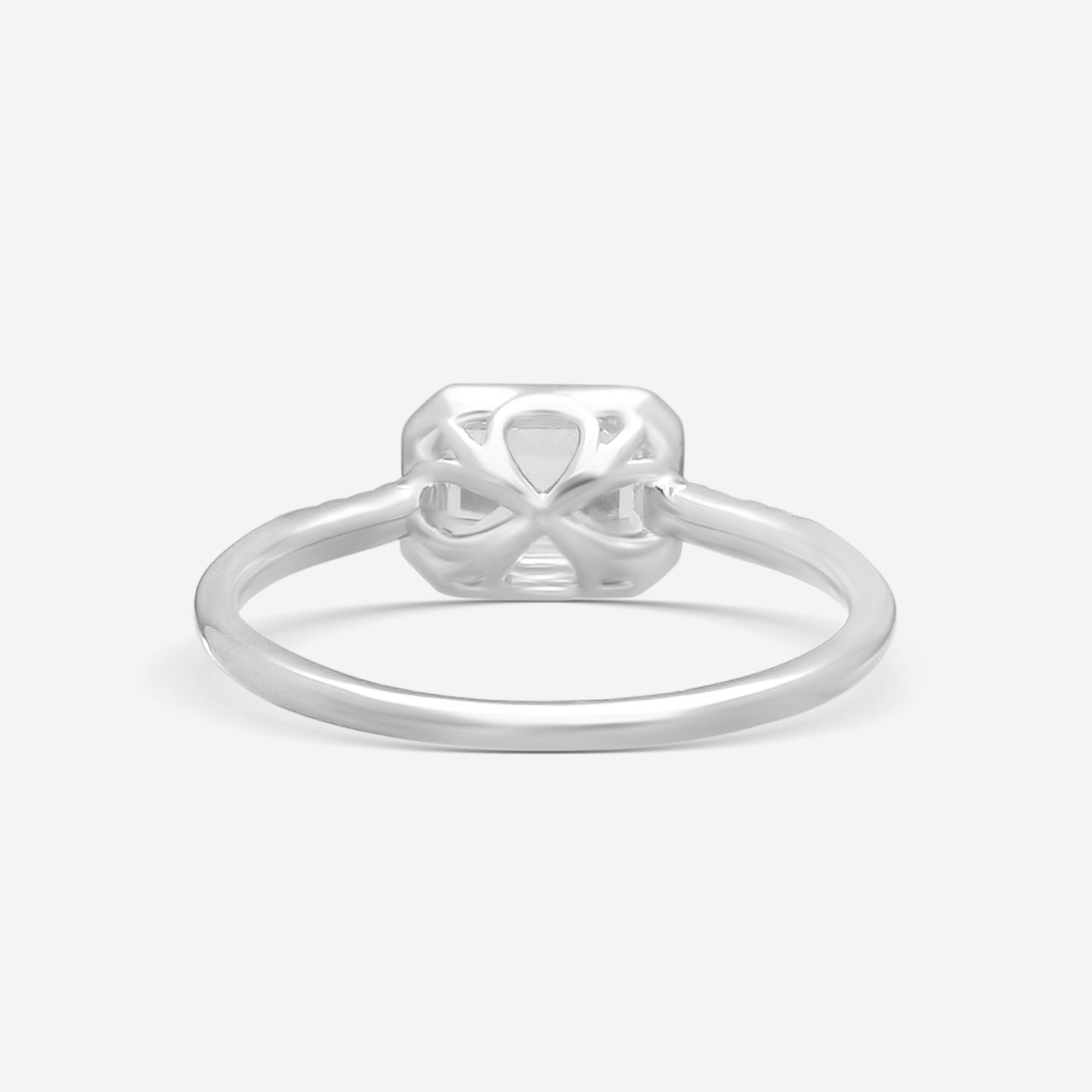 SUZANNE KALAN - 14K White Gold Diamond and White Topaz Ring (Gross: 1.6 gr.; DIA: 0.14 ct. twd.) - PR530-WGWT-6.5
Ring Size: 8