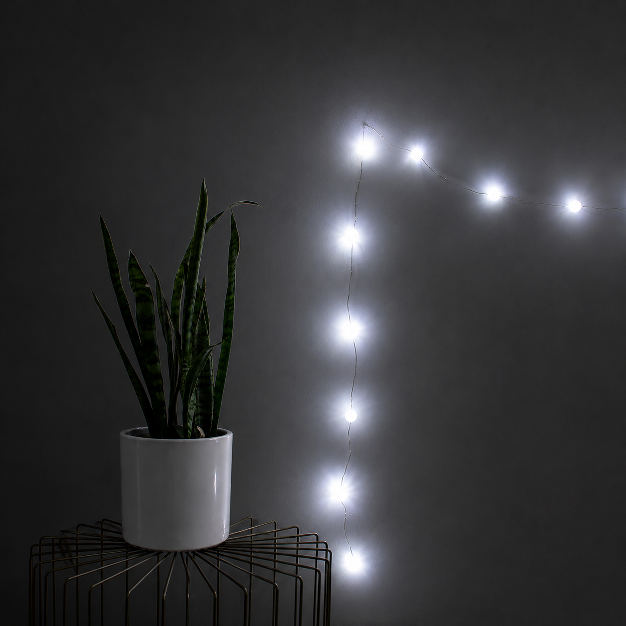 18 LED Crackle Balls Battery Operated Lights - White
