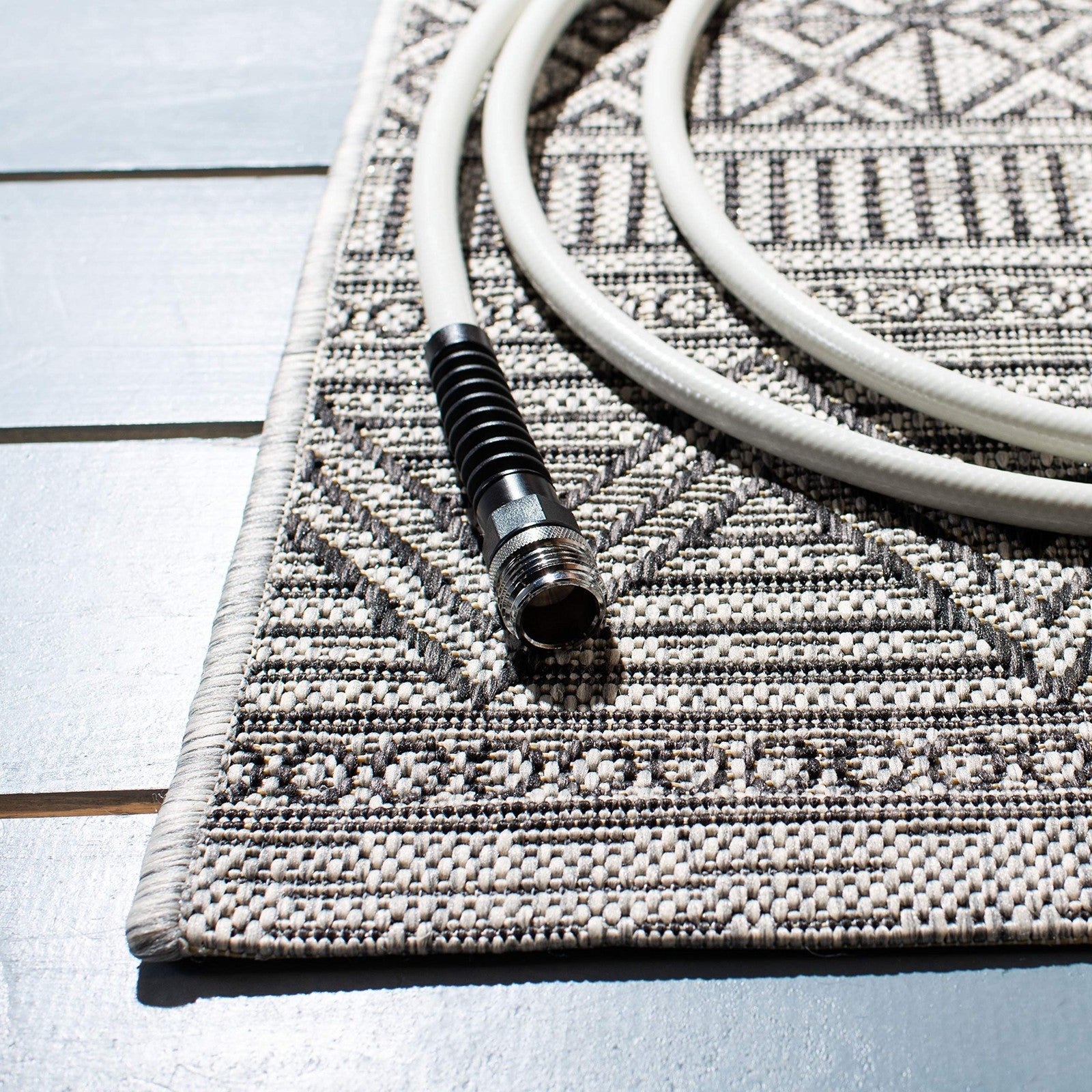 Safavieh Washable Rug Outdoor Courtyard Collection - 23 X 10 Runner Black Grey