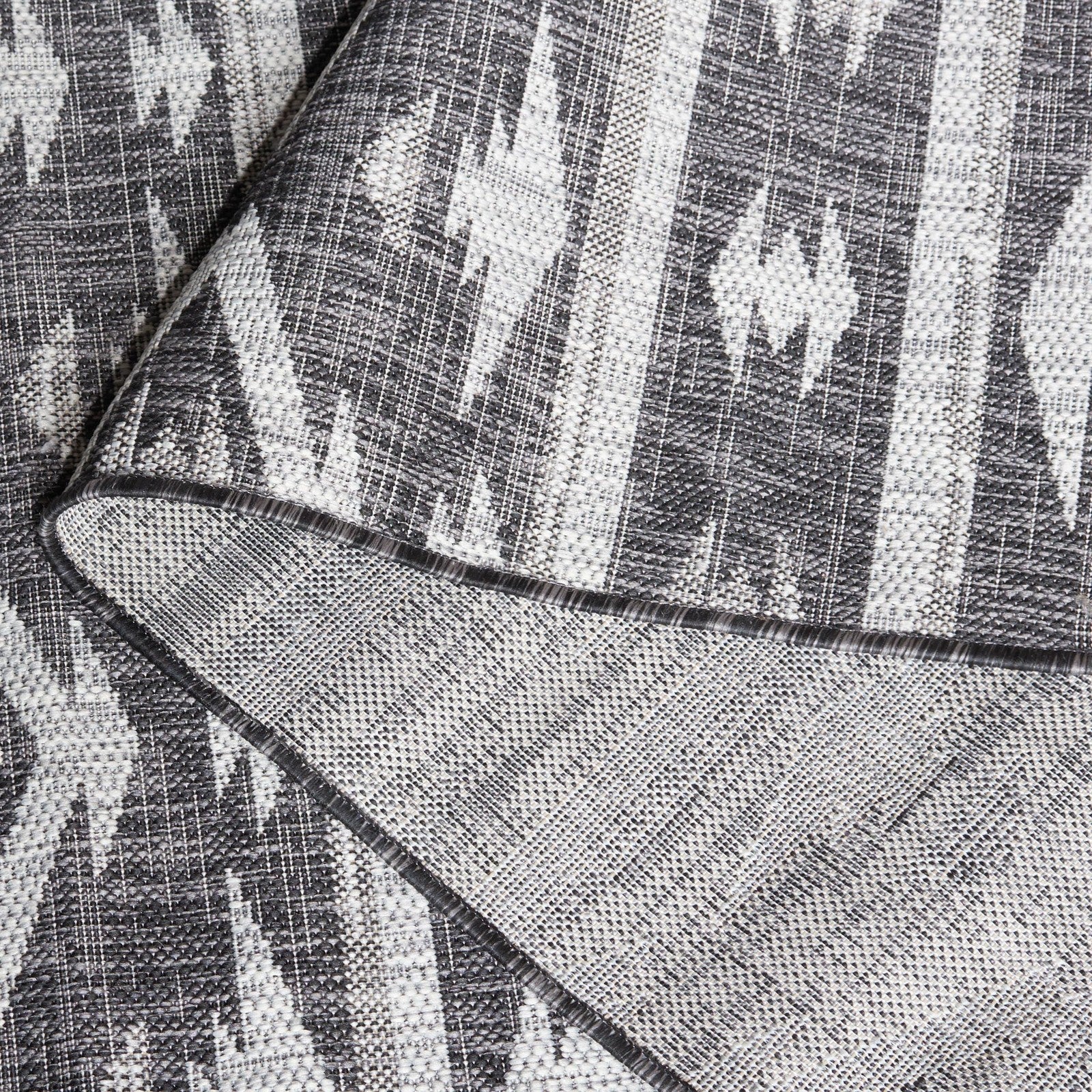 Safavieh Courtyard Collection 53 Round Black / Grey Cy8863 Indoor/ Outdoor
