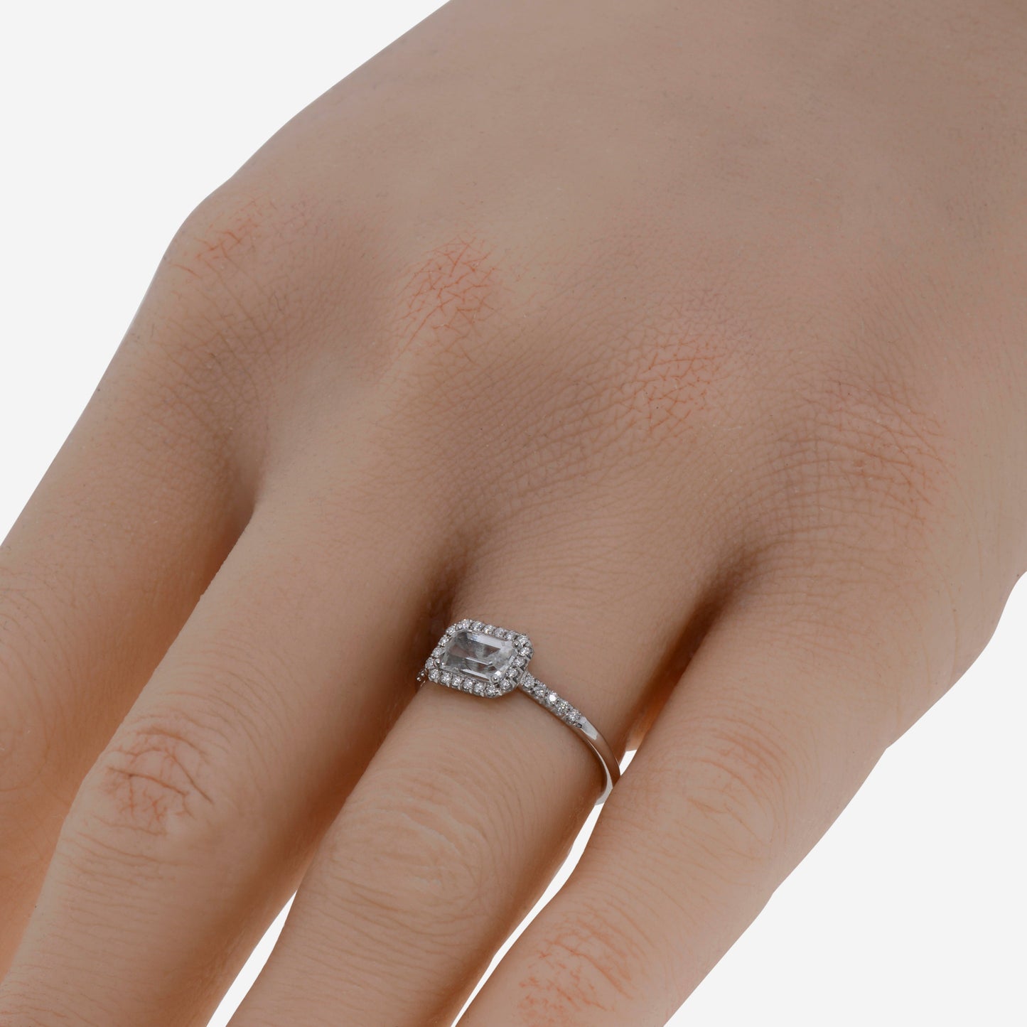 SUZANNE KALAN -  14K White Gold Diamond and White Topaz Ring  (Gross: 1.9 gr.; DIA: 0.14 ct. twd.) - PR530-WGWT-6.5 

Ring Size: 6.5